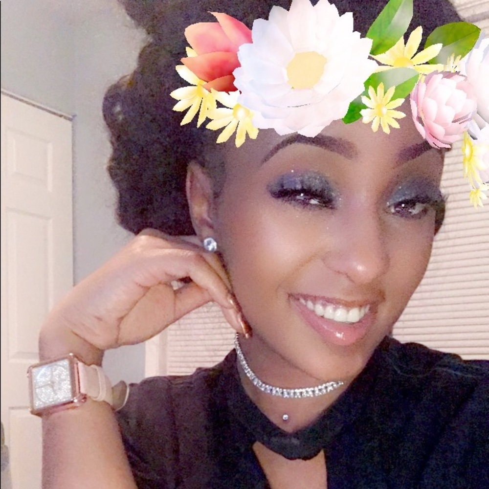 Meet your Posher, Ayana